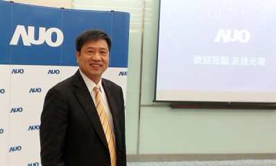 友達(dá)光電董事長彭雙浪23日在新技術(shù)、新產(chǎn)品記者會